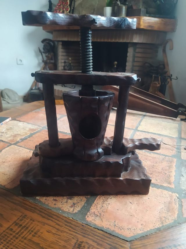 Prensa antigua de madera