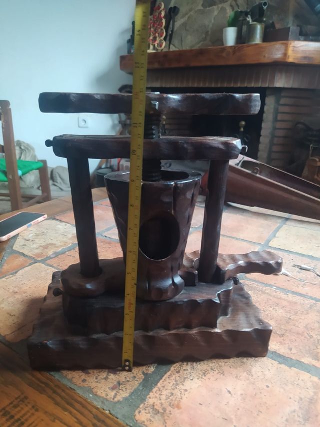 Prensa antigua de madera