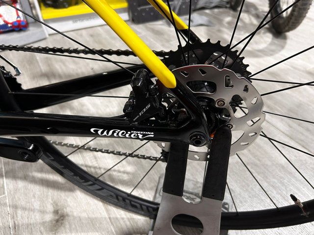 WILIER GARDA DISC SHIMANO 105 2X11V (CARBONO)