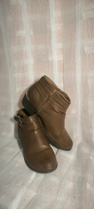 Botines bajos marrones