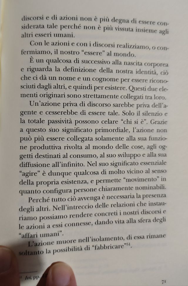 La solitudine dell'essere umano