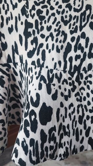 Falda volante,animal print.Zara.S