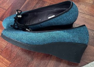 Bailarina en tejido tweed de espiga con cuña