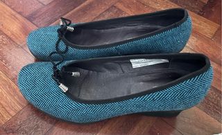 Bailarina en tejido tweed de espiga con cuña