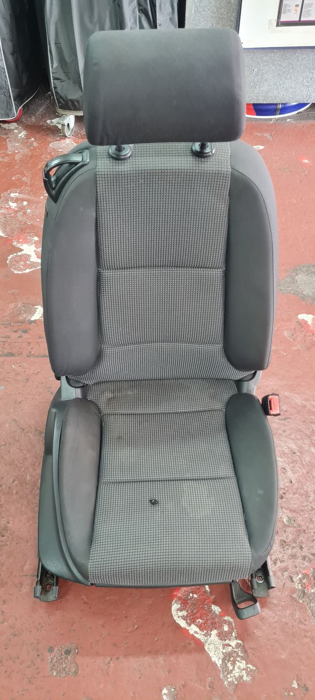 Seat 1430 y 124 recambios lote