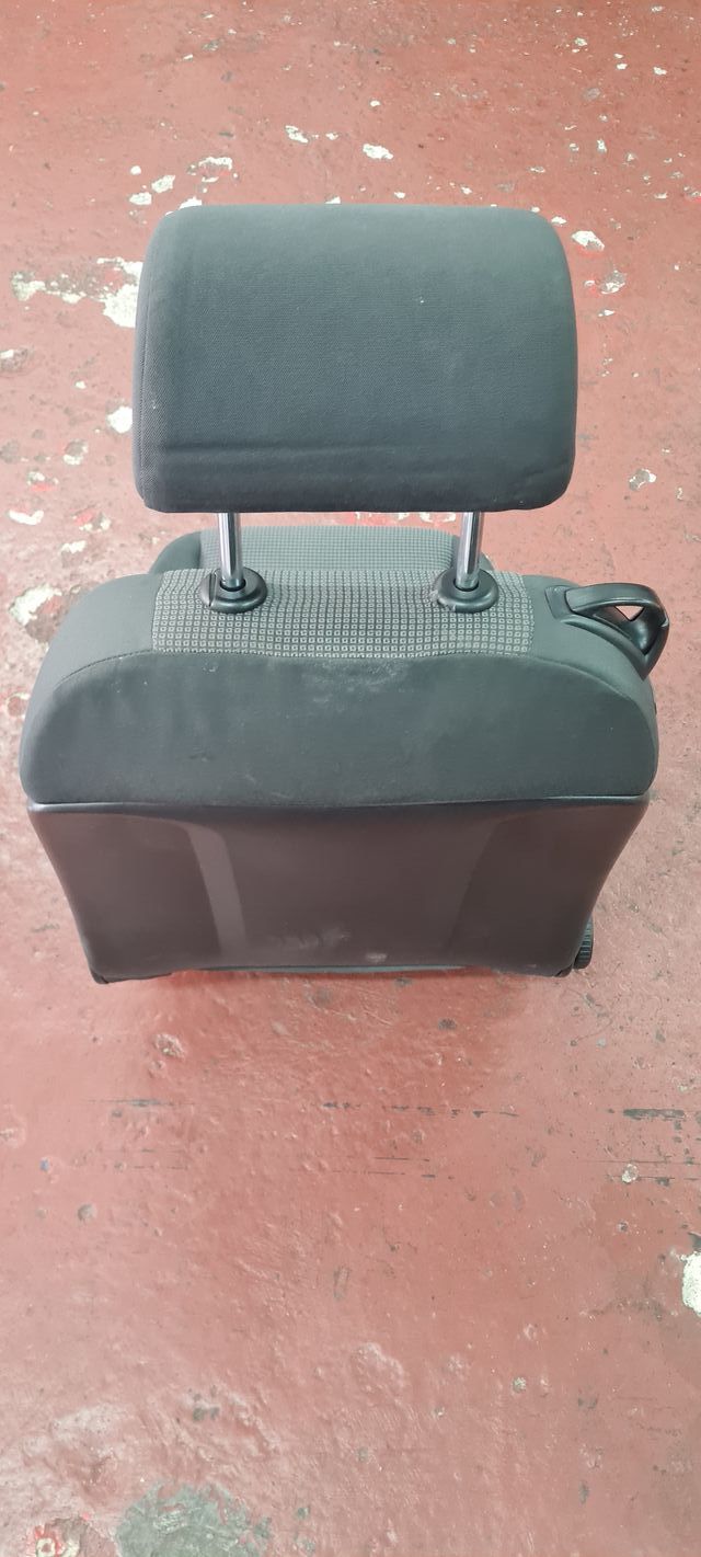 Seat 1430 y 124 recambios lote