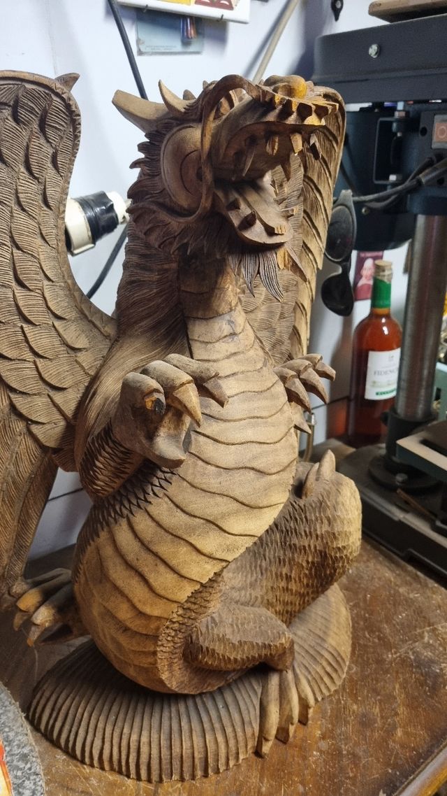 Dragon tallado en Madera