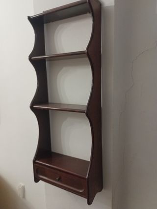 Estantería con cajón