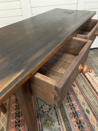 Mesa de madera antigua