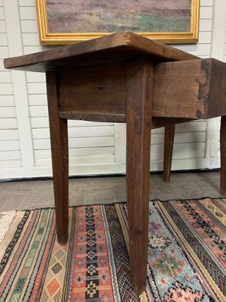 Mesa de madera antigua