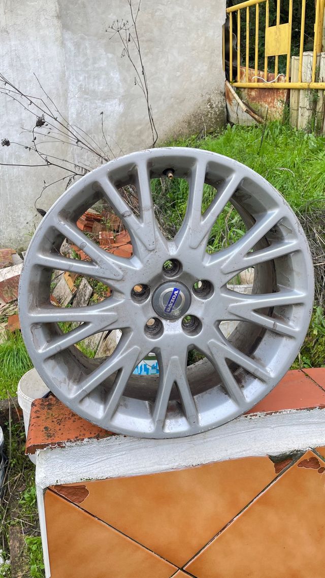 Dos llantas volvo 
