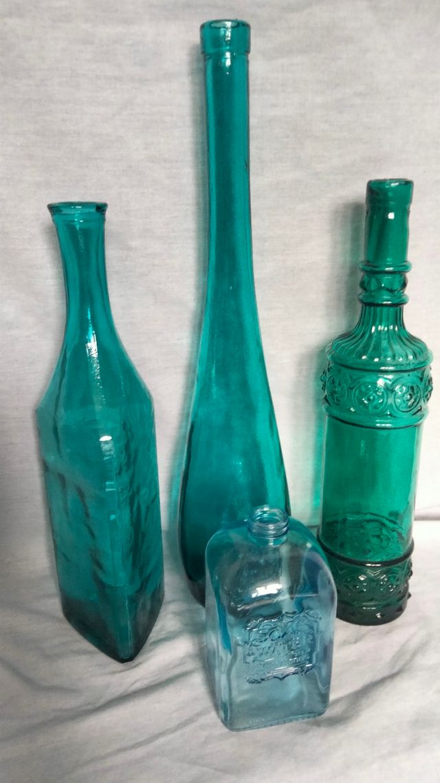 Bottiglie di vetro decorative Il 4 X 5€.