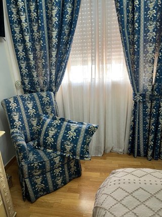 Descalzadora a juego con cortinas y cojines