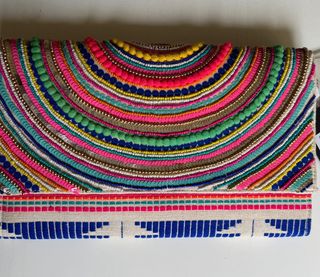 Clutch Jacquard con Abalorios - Artesanía India