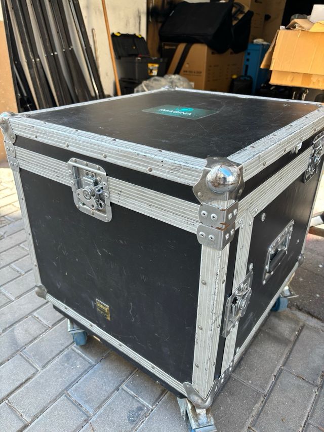 Mesa de sonido con microfonia y amplificacion