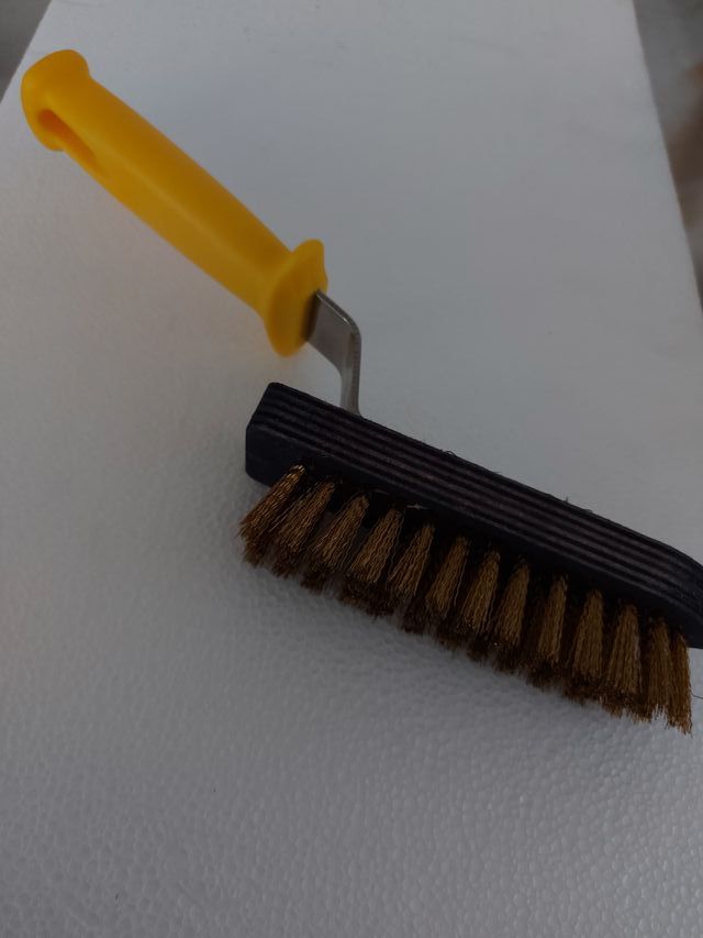 CEPILLO PARA PARRILLA Y PLATOS