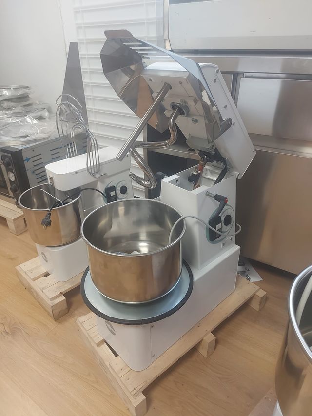 AMASADORA PARA 12 KG DE MASA TOTAL (EVO MOVIL)