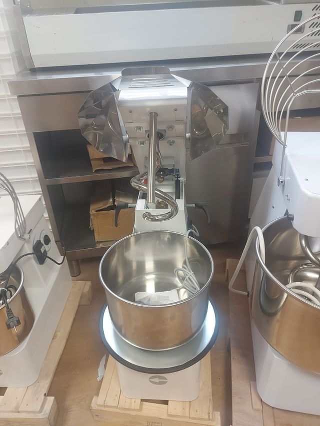 AMASADORA PARA 12 KG DE MASA TOTAL (EVO MOVIL)