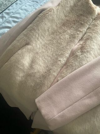 Abrigo de paño y pelo rosa