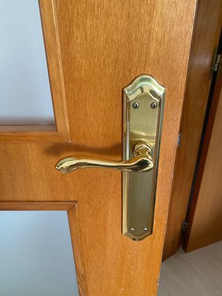 Puerta completa maciza con cristal, marcos y ta