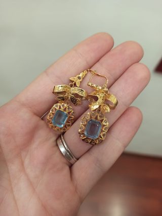 Pendientes Oro Aguamarina Lazo