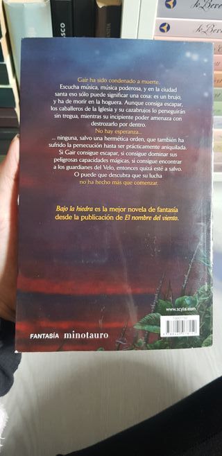Libro Bajo la hiedra