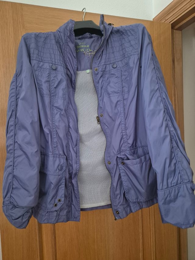 Chaqueta cortavientos azul