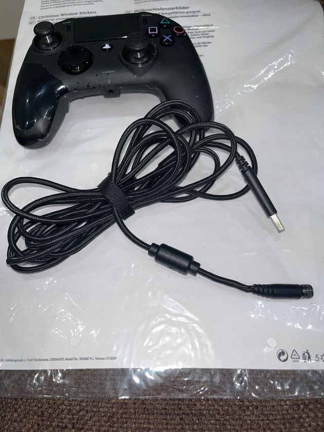 Mando PS4 Revolution Pro Controller