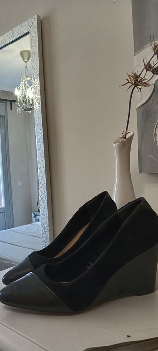E160- Zapatos negros tacón corrido