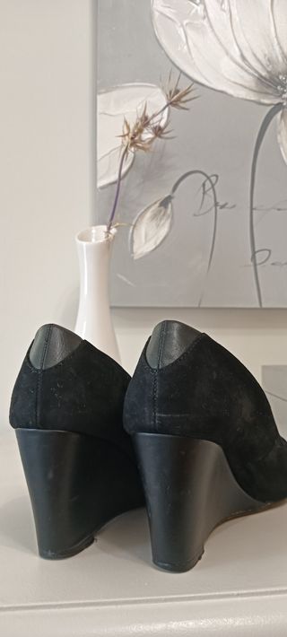E160- Zapatos negros tacón corrido