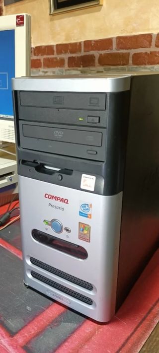 Ordenador antiguo con Windows XP