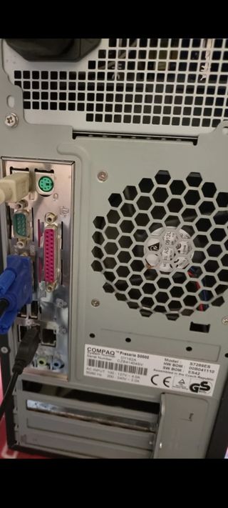 Ordenador antiguo con Windows XP