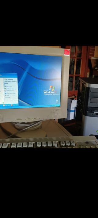 Ordenador antiguo con Windows XP