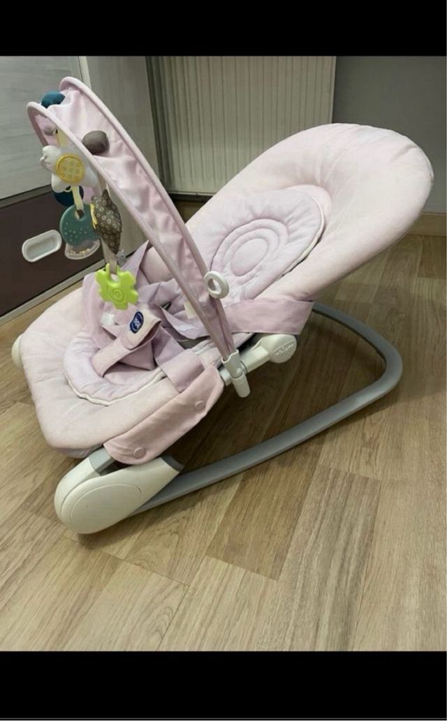 Hamaca con arco juegos y reductor- Chicco Hoopla