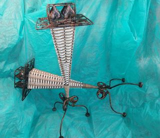 2 portafiori tipo ferro battuto.