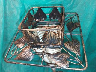 2 portafiori tipo ferro battuto.