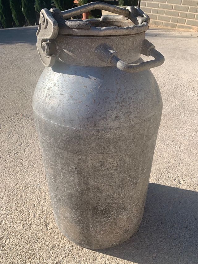 Bidone del latte antico e raro collezione