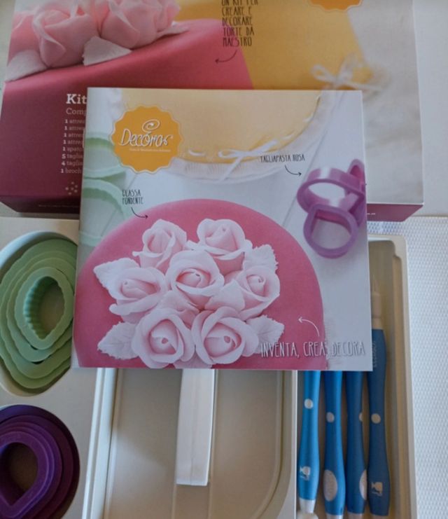 Kit Cake designe 15 pezzi + brochure illustrativa