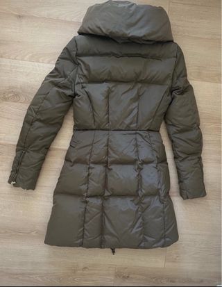 Abrigo plumífero de Zara.