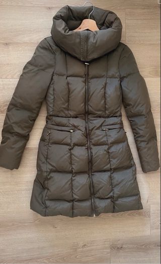 Abrigo plumífero de Zara.