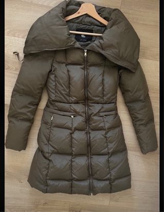 Abrigo plumífero de Zara.