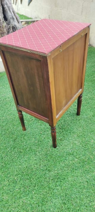 Mesita de madera principios siglo XX