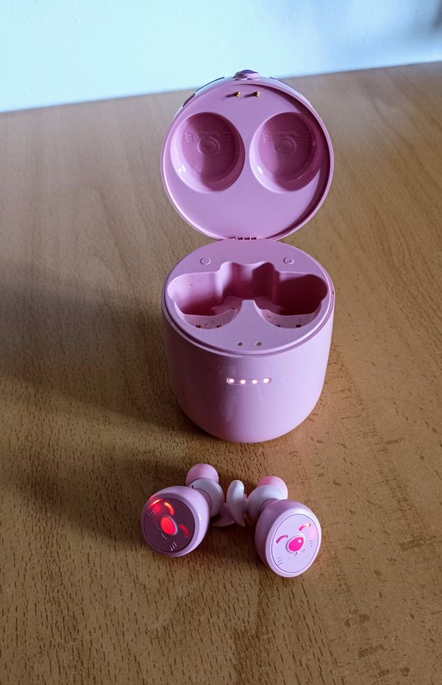 Auriculares con estuche de carga