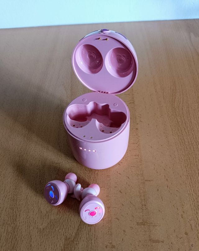 Auriculares con estuche de carga