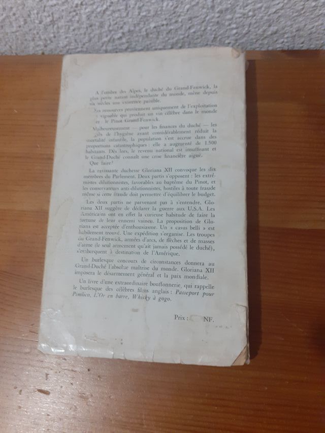 Libro La Souris qui rugissait, en francés, Idiomas
