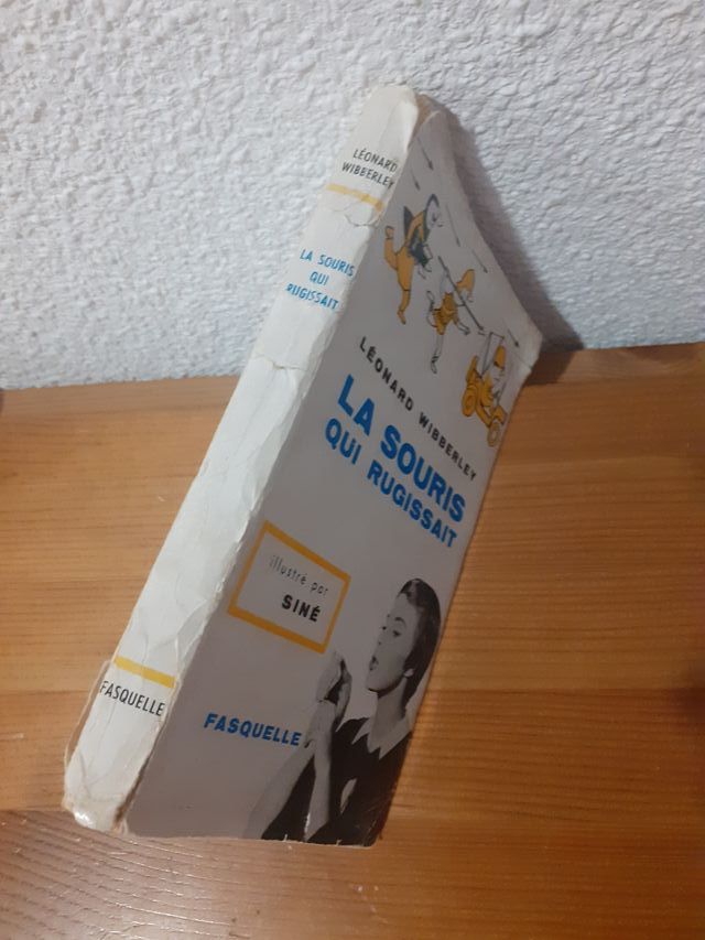 Libro La Souris qui rugissait, en francés, Idiomas
