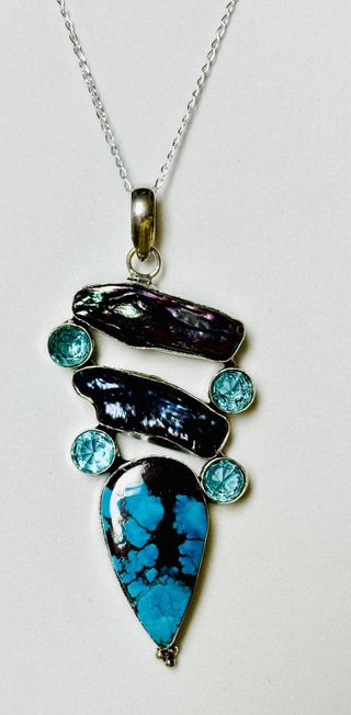 Colgante turquesa y perlas y cadena plata ley 925 