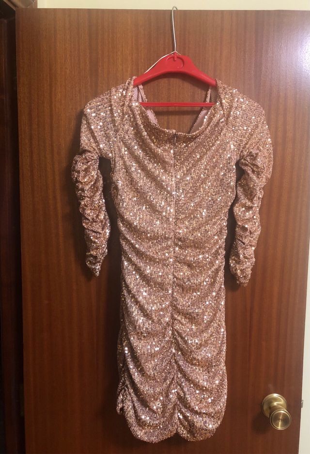 Vestido de Zara brillos dorado talla S nuevo