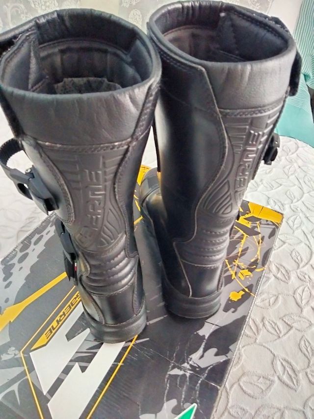 BOTAS DE MOTO