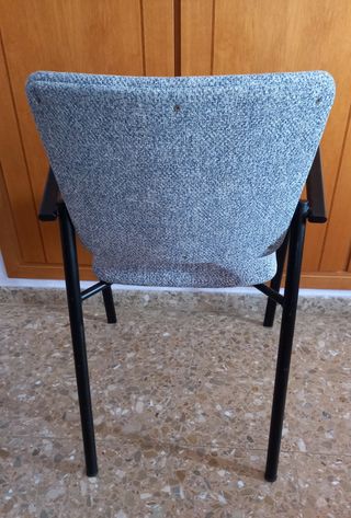 Silla tapizada.